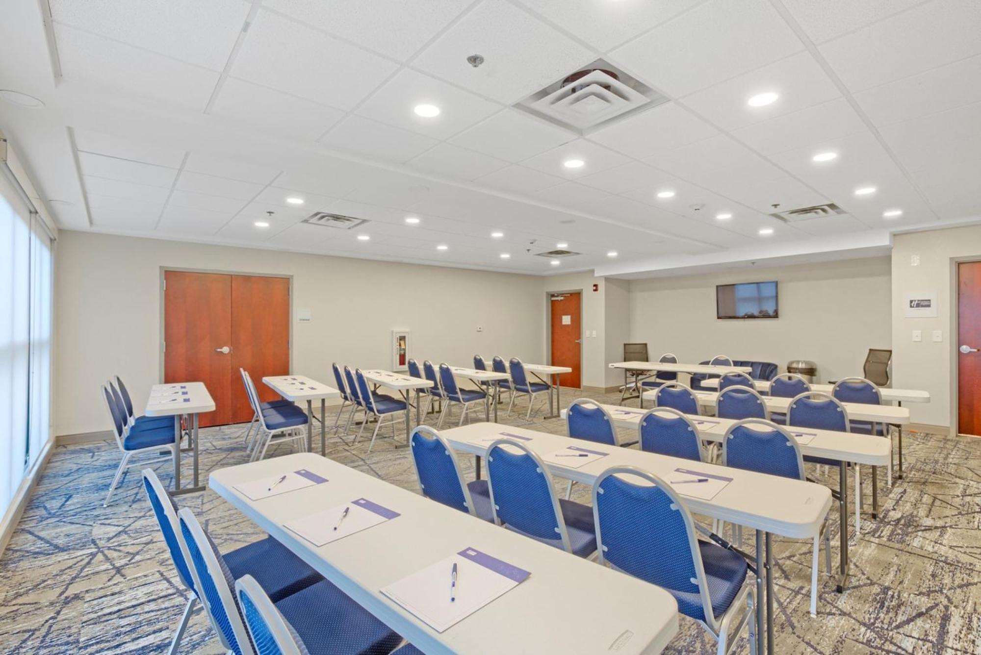 Holiday Inn Express - Gulfport Beach By Ihg Exterior foto