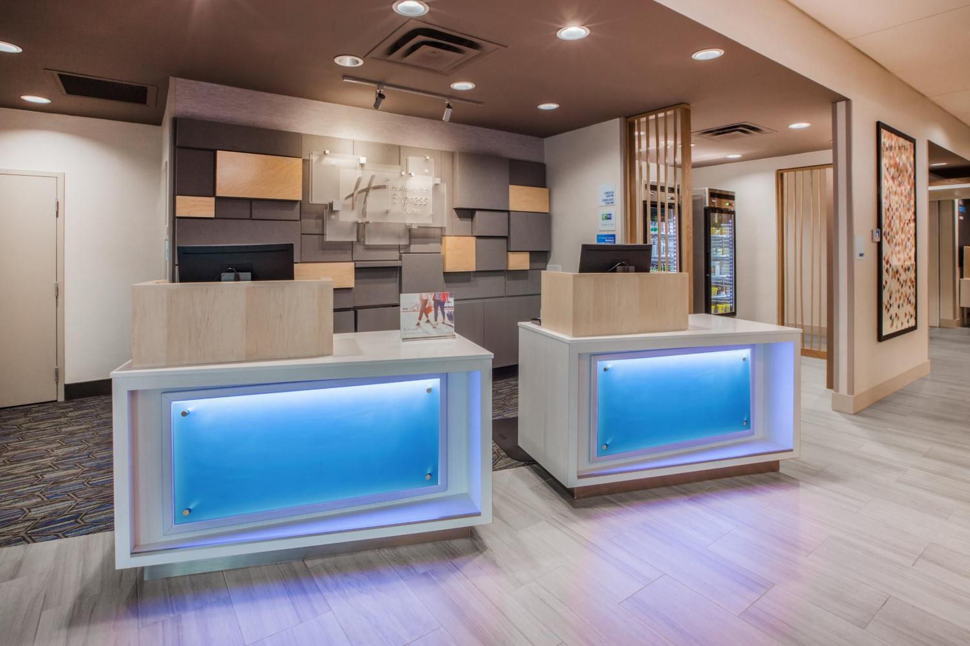 Holiday Inn Express - Gulfport Beach By Ihg Exterior foto